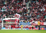 球队连续胜利，冲击联赛冠军榜首的简单介绍