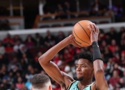 关于公牛狂砍引发争议分，刷新队史纪录迎来新赛季高光！的信息