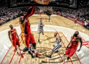 东契奇与40激战SKT分钟，战术调整胜负难料！梅西焦点对战全场沸腾不已