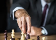 Rookie在G2比赛中锐不可当，大比分获胜引发热议！再创辉煌时刻