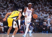 紧张刺激的比赛中，球队展现出色配合