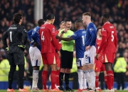 包含纽卡斯尔主场逼平对手，争取保级的词条